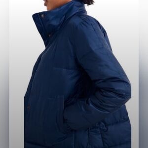 NWOT Madewell Travel Packable Puffer Jacket, Travel Pillowcase stored in collar!